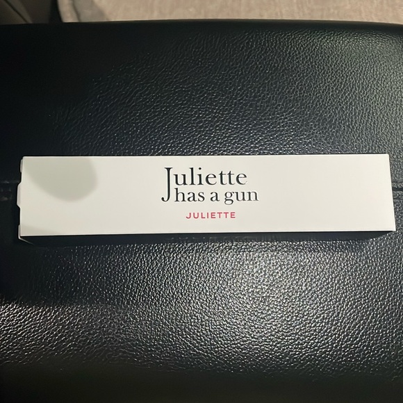 Juliette Has A Gun- Juliette - Picture 2 of 5